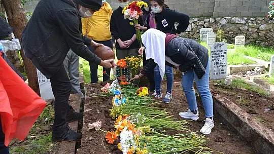 İzmir'de Eski Eşi Tarafından Öldürülen Fulya Öztürk, Fethiye'de Toprağa Verildi