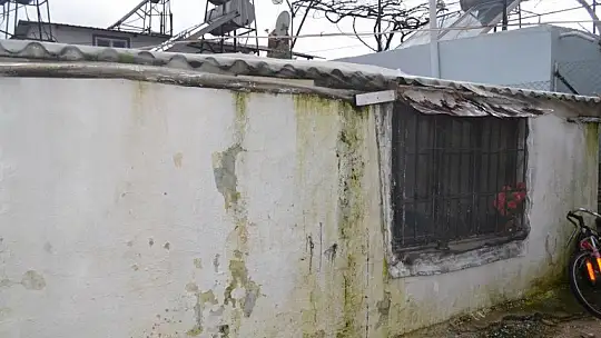 3 çocuğuyla bu evde yaşıyor 