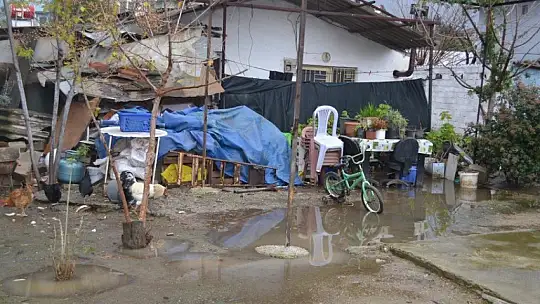 3 çocuğuyla bu evde yaşıyor 