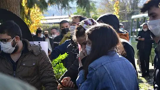 Çaptuğ'u son yolculuğuna sevenleri uğurladı