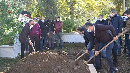 Çaptuğ'u son yolculuğuna sevenleri uğurladı