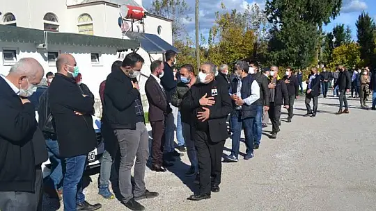 Çaptuğ'u son yolculuğuna sevenleri uğurladı