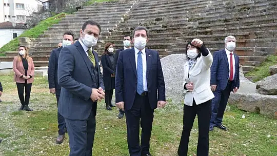 Vali Tavlı antik tiyatro hakkında bilgiler aldı 