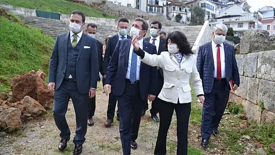 Vali Tavlı antik tiyatro hakkında bilgiler aldı 