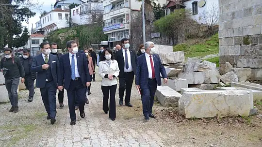 Vali Tavlı antik tiyatro hakkında bilgiler aldı 