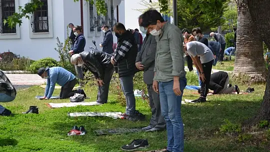 Ramazan ayının ilk cuma namazı kılındı