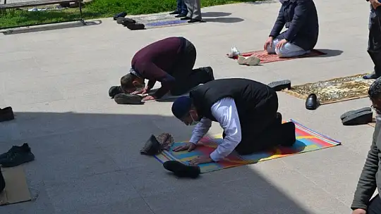 Ramazan ayının ilk cuma namazı kılındı