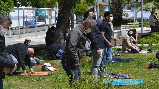 Ramazan ayının ilk cuma namazı kılındı