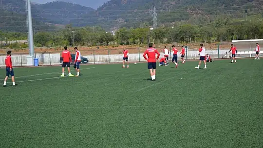 Fethiyespor suni çimde hazırlanıyor 