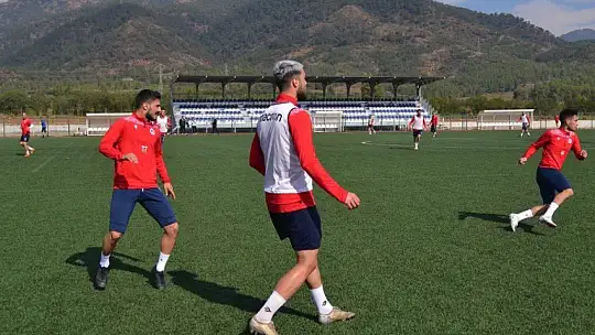 Fethiyespor suni çimde hazırlanıyor 