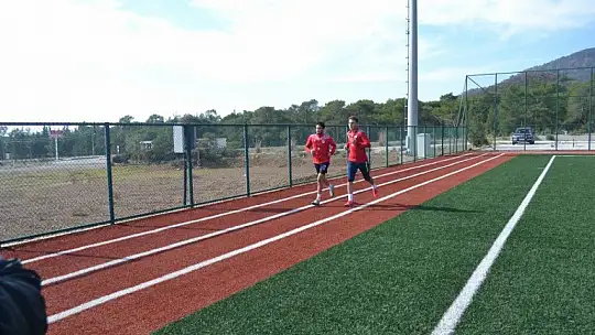 Fethiyespor suni çimde hazırlanıyor 