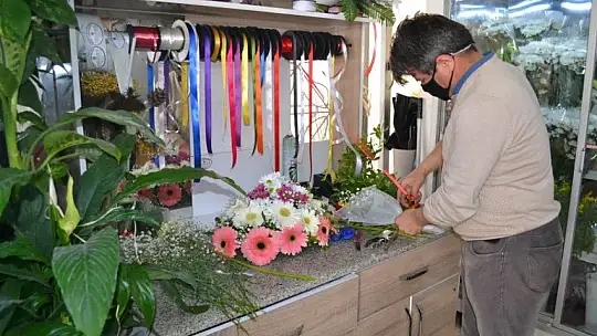 Çiçekçiler Sevgililer Günü'ne hazır 