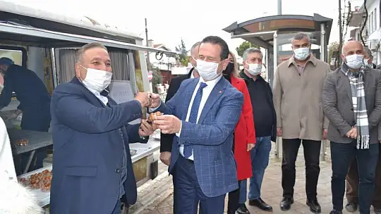 AK Parti İlçe Teşkilatı kandil dolayısıyla lokma dağıttı