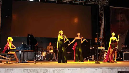 Dünyaca ünlü grup Marmaris'te konser verdi
