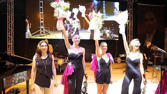 Dünyaca ünlü grup Marmaris'te konser verdi