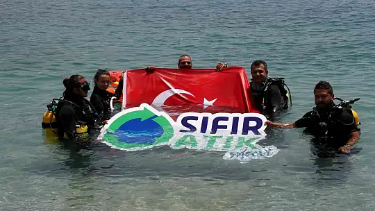 Dünyaca ünlü plajda deniz dibi temizliği