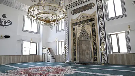 Yapımı tamamlanan Gerişburnu Şehitler Camii'de ilk Cuma Namazı kılındı
