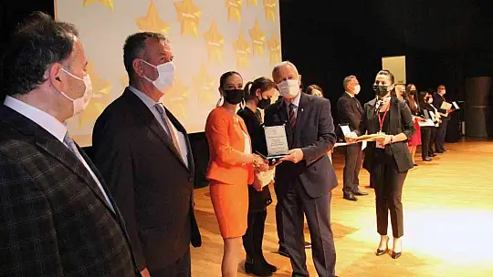 Eğitimde 'İyi Örnekler' ödüllendirildi