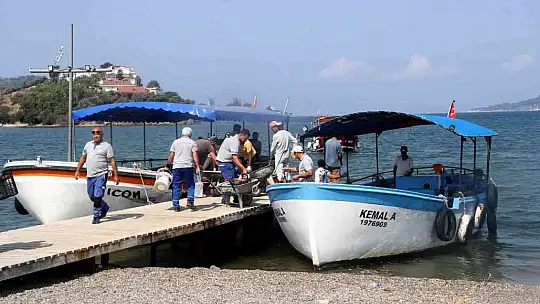 Ekipler tekneyle geldi, kaçak binanın yıkımına başlandı