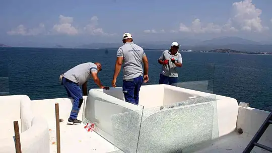 Ekipler tekneyle geldi, kaçak binanın yıkımına başlandı