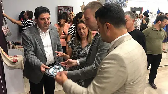 El sanatları sergisi, Halk Eğitimi Merkezi'nde açıldı
