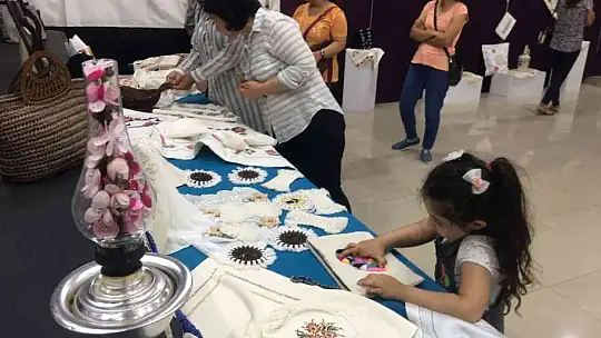 El sanatları sergisi, Halk Eğitimi Merkezi'nde açıldı