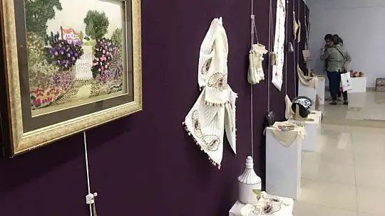 El sanatları sergisi, Halk Eğitimi Merkezi'nde açıldı