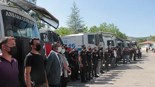 Emniyet'in 'alev savaşçıları'na görkemli uğurlama