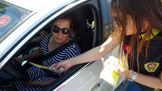 Emniyet Müdürlüğünden Kadına şiddete karşı broşür dağıtıldı