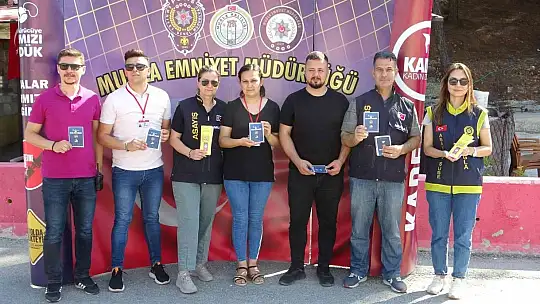 Emniyet Müdürlüğünden Kadına şiddete karşı broşür dağıtıldı