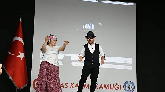 Engelliler performanslarıyla ayakta alkışlandı