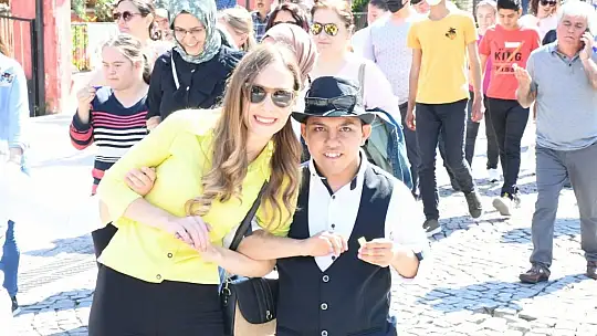 Engelliler performanslarıyla ayakta alkışlandı