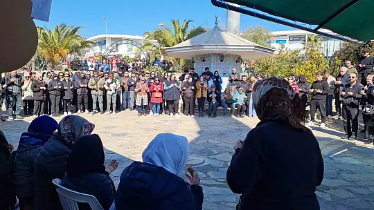 EŞİYLE ENKAZ ALTINDA HAYATINI KAYBEDEN HATİCE ÖĞRETMEN SON YOLCULUĞUNA UĞURLANDI