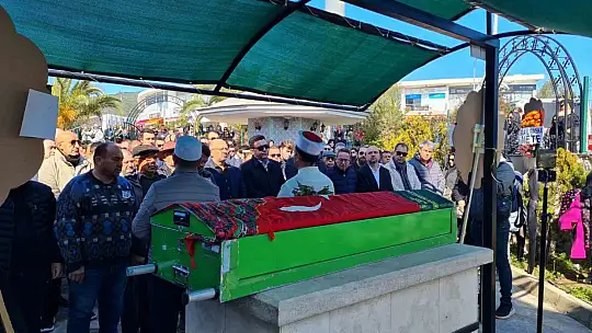 EŞİYLE ENKAZ ALTINDA HAYATINI KAYBEDEN HATİCE ÖĞRETMEN SON YOLCULUĞUNA UĞURLANDI