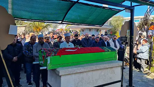 EŞİYLE ENKAZ ALTINDA HAYATINI KAYBEDEN HATİCE ÖĞRETMEN SON YOLCULUĞUNA UĞURLANDI