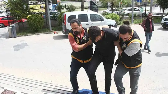 Ev arkadaşını çekiçle öldüren şahıs tutuklandı