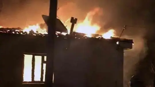 Ev yangınında bir kişi öldü