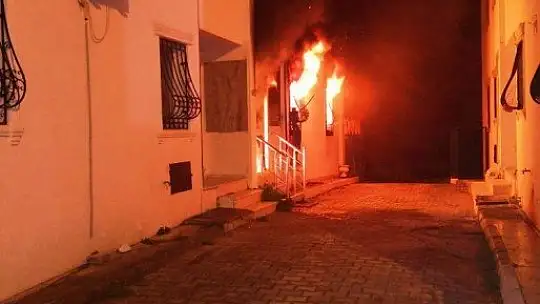 Evi küle dönen yaşlı kadın kedileri için gözyaşlarına boğuldu