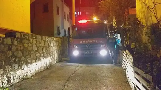 Evi küle dönen yaşlı kadın kedileri için gözyaşlarına boğuldu