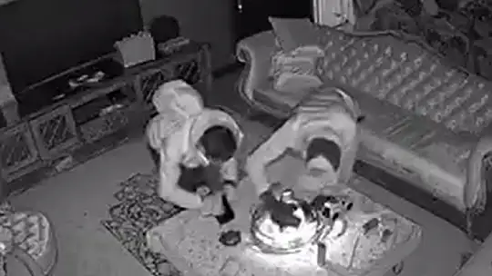 EVİN ALTINI ÜSTÜNE GETİRİP, 1 MİLYONLUK HIRSIZLIK GERÇEKLEŞTİRDİLER