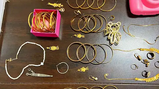 EVİN ALTINI ÜSTÜNE GETİRİP, 1 MİLYONLUK HIRSIZLIK GERÇEKLEŞTİRDİLER