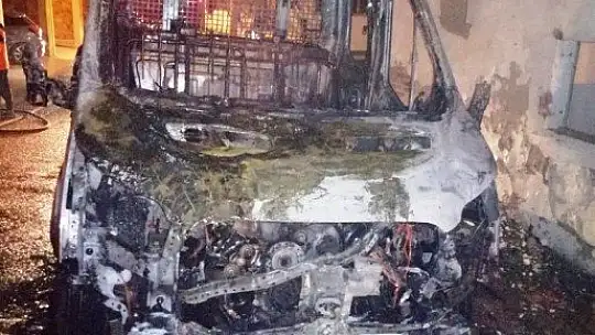 Evini basıp tüfekle vurdukları şahsın araçlarını da yakıp kaçtılar