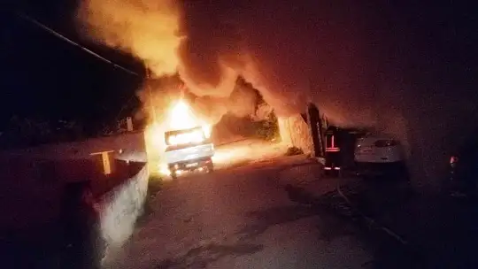 Evini basıp tüfekle vurdukları şahsın araçlarını da yakıp kaçtılar