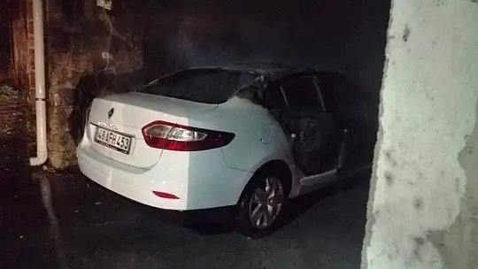 Evini basıp tüfekle vurdukları şahsın araçlarını da yakıp kaçtılar