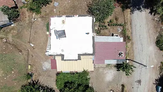 Evinin yanmadığına sevinemedi