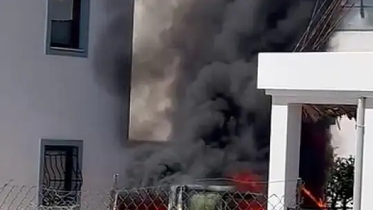 Evlerin arasında korkutan yangın