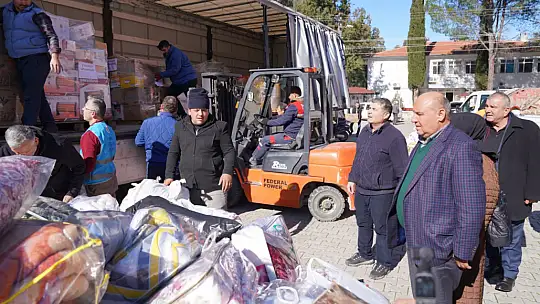 SEYDİKEMER'DE TOPLANAN YARDIMLAR DEPREM BÖLGESİ İÇİN YOLDA