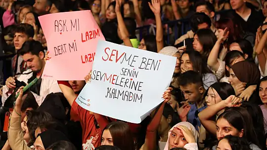 Buray Sevenlerini Çoşturdu