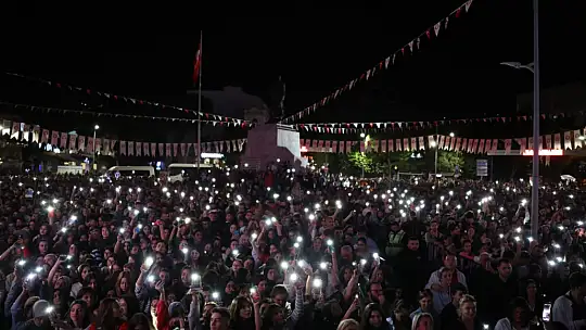 Buray Sevenlerini Çoşturdu
