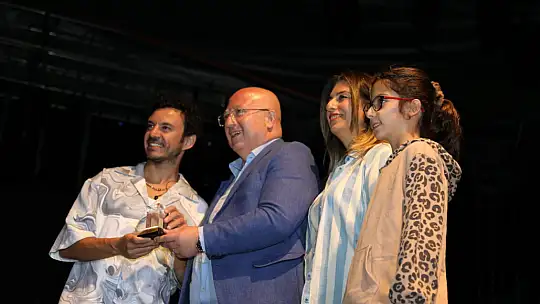 Buray Sevenlerini Çoşturdu
